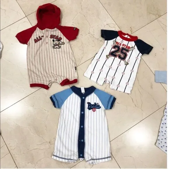 Bundle of onesies and matching hats - Picture 9 of 10